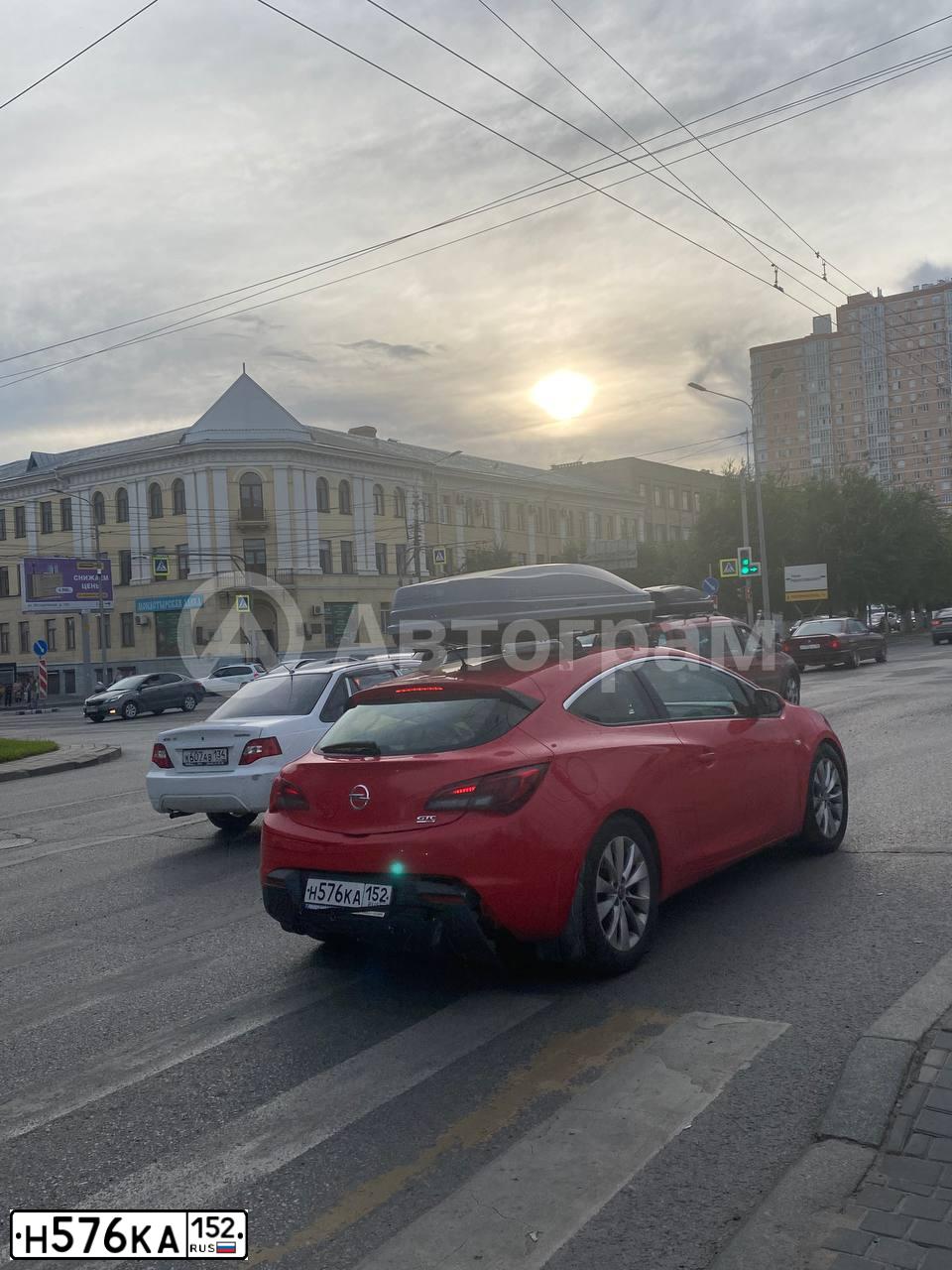 Фото автомобиля OPEL ASTRA, 2014 — госномер Н168АУ180. Цвет: СЕРЫЙ