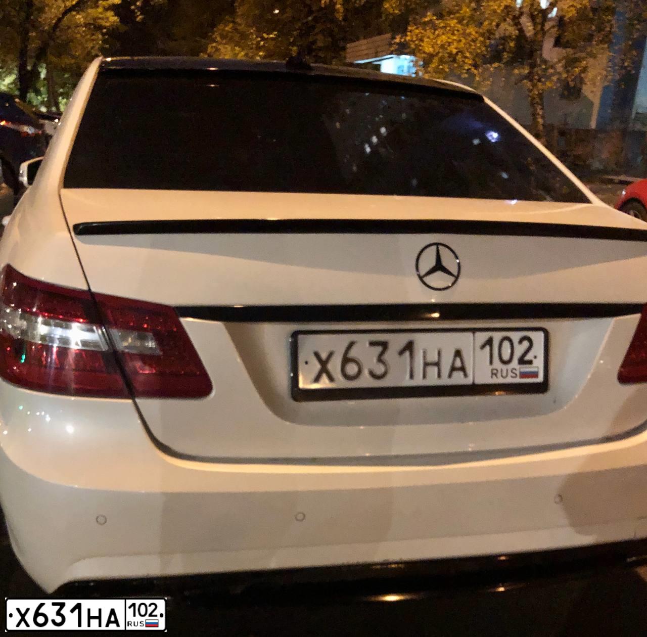 Фото автомобиля MERCEDES E-KLASSE, 2011 — госномер Х137ТМ152. Цвет: Белый