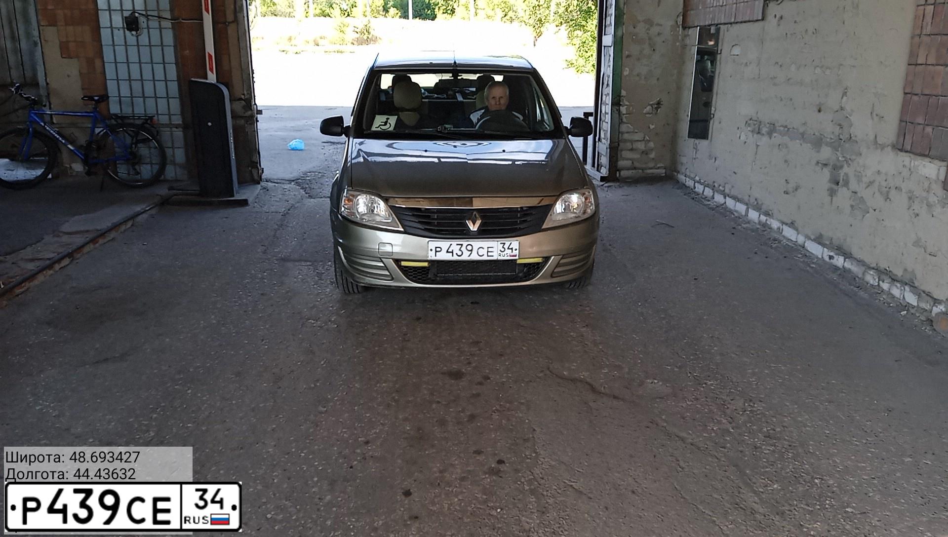 Фото автомобиля RENAULT LOGAN, 2010 — госномер Р439СЕ34. Цвет: БЕЖЕВЫЙ