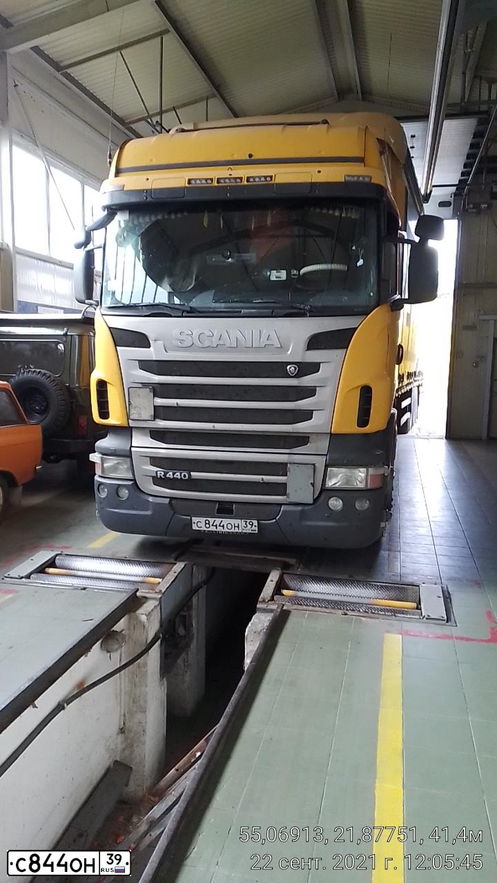Фото автомобиля SCANIA SERIE R /4X2/, 2013 — госномер С844ОН39. Цвет: ЖЁЛТЫЙ