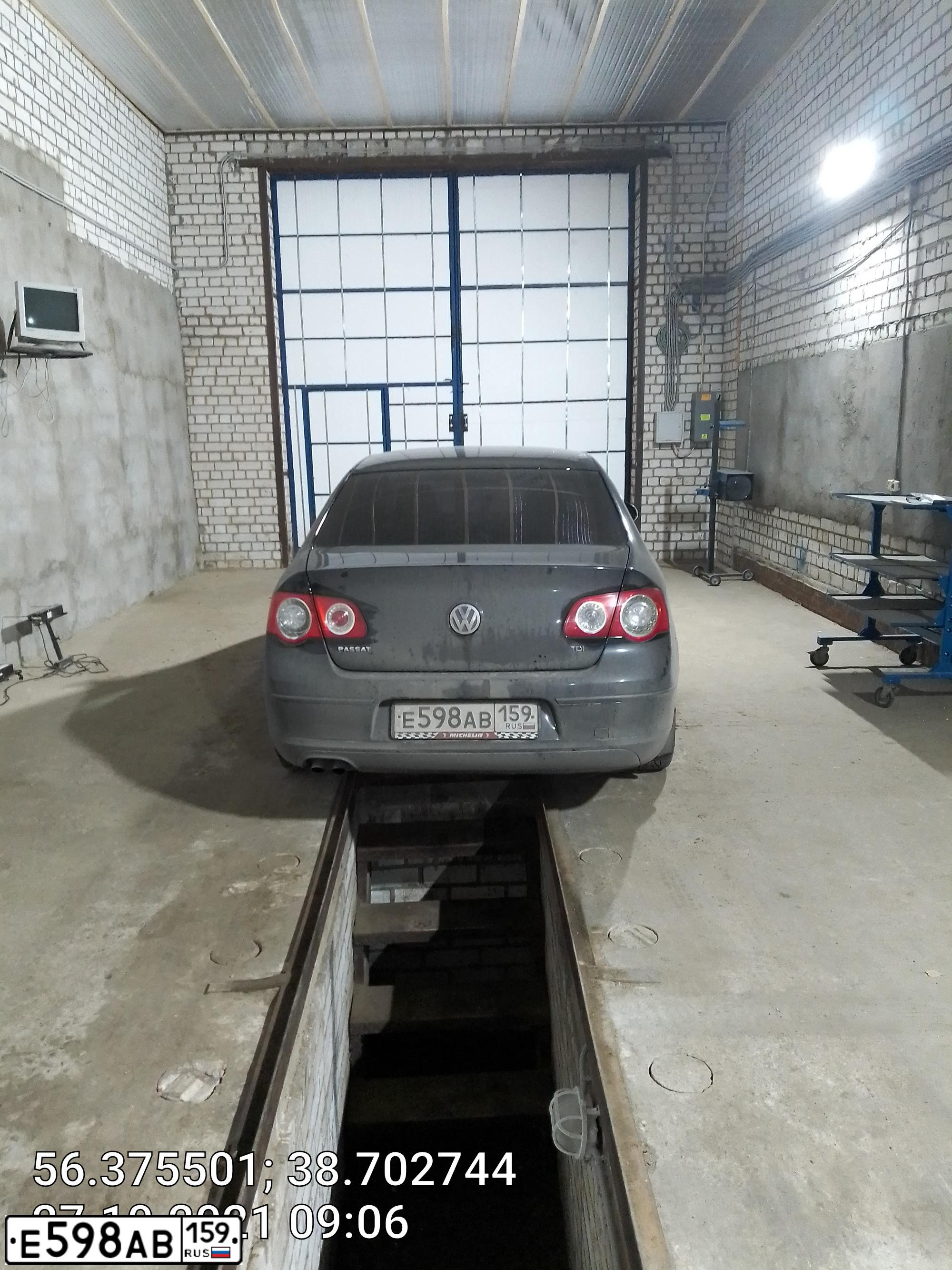 Фото автомобиля VOLKSWAGEN PASSAT, 2007 — госномер Е598АВ159. Цвет: ЧЕРНЫЙ