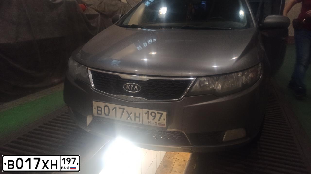 Фото автомобиля KIA CERATO, 2012 — госномер В017ХН197. Цвет: СЕРЫЙ