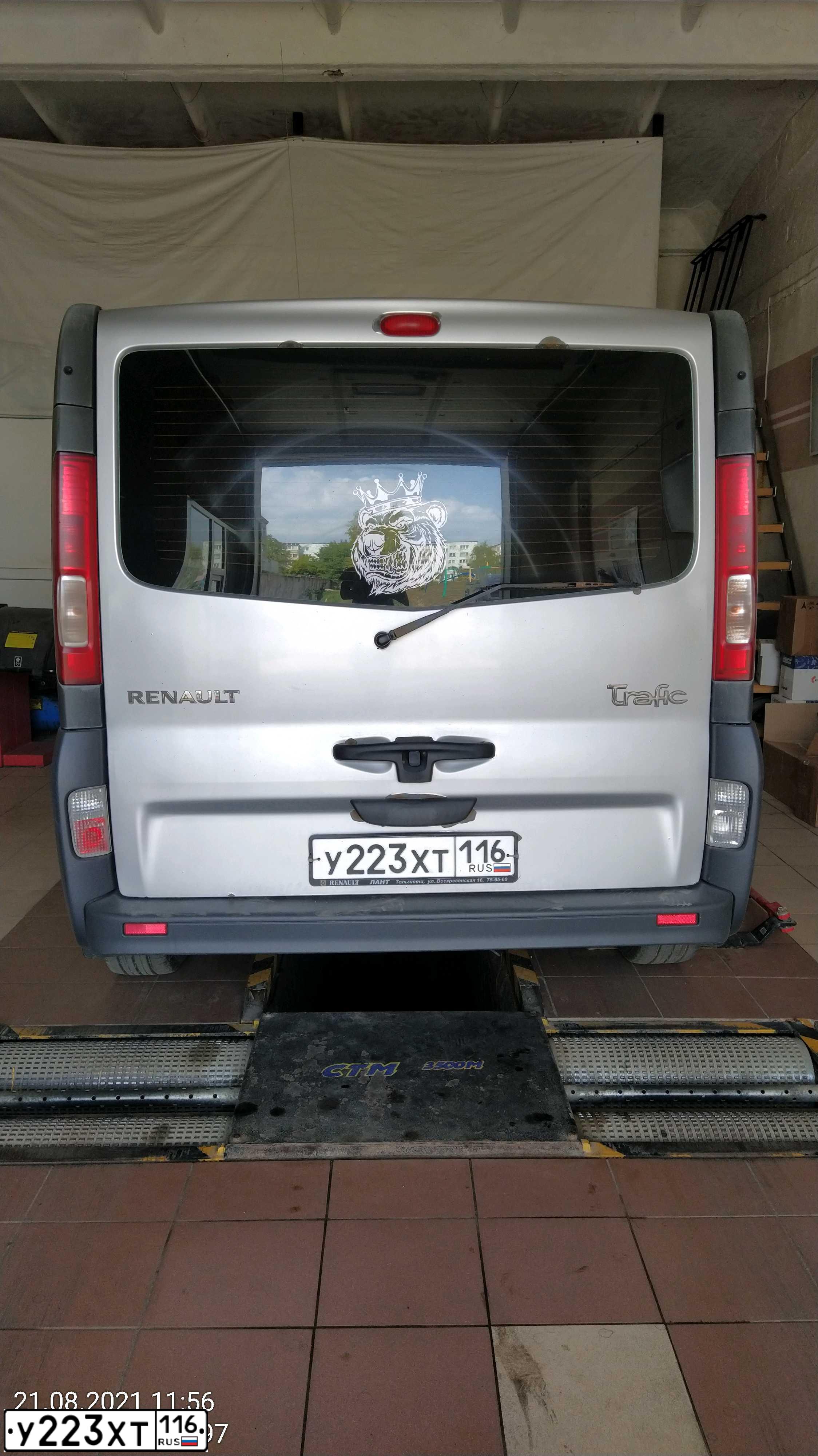 Фото автомобиля RENAULT TRAFIC, 2011 — госномер К864ОС716. Цвет: СВЕТЛО-СЕРЫЙ