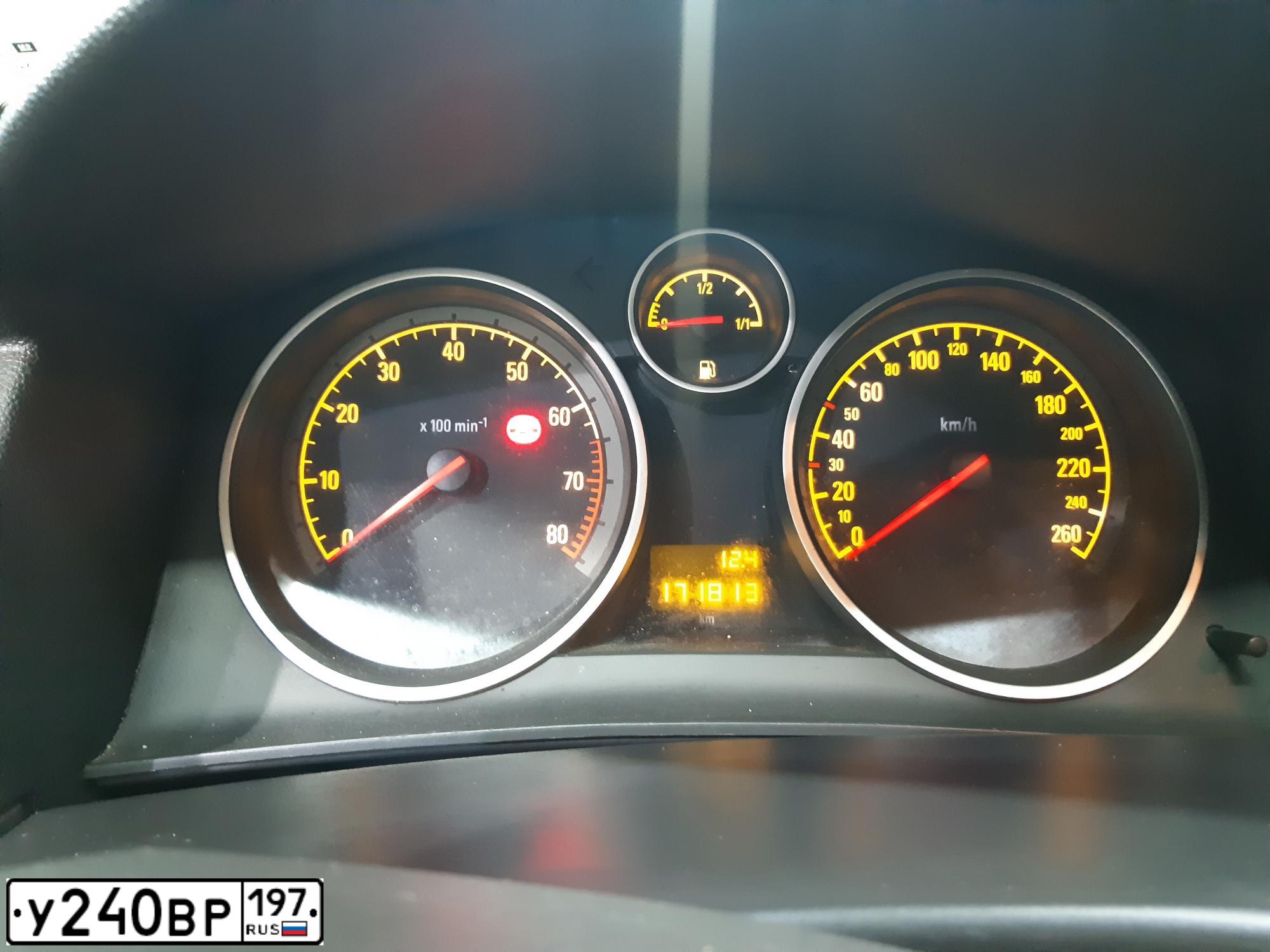 Фото автомобиля OPEL ASTRA, 2010 — госномер В774ОМ790. Цвет: ЧЕРНЫЙ