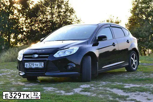 Фото автомобиля FORD FOCUS, 2012 — госномер Е329ТК32. Цвет: ЧЕРНЫЙ