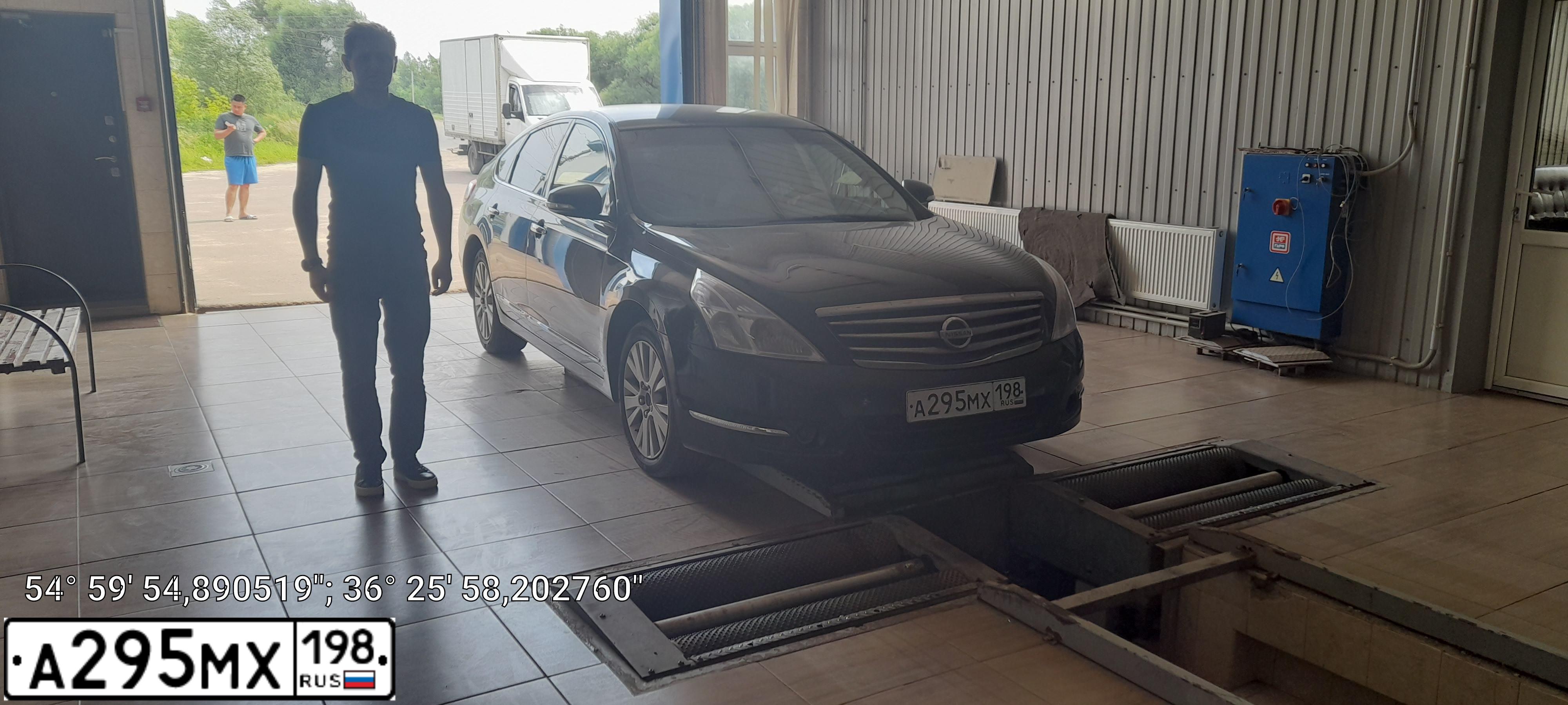Фото автомобиля NISSAN TEANA, 2012 — госномер С398ОТ40. Цвет: ЧЕРНЫЙ