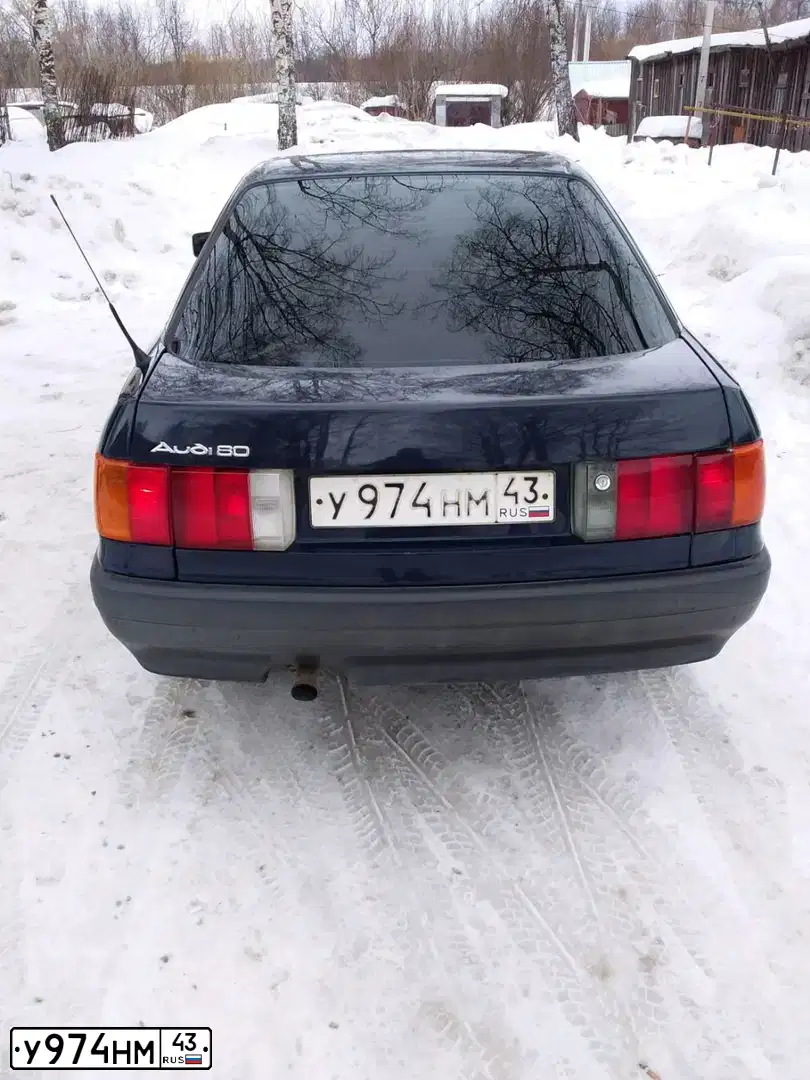 Фото автомобиля AUDI I 80, 1987 — госномер В993ТР43. Цвет: синий