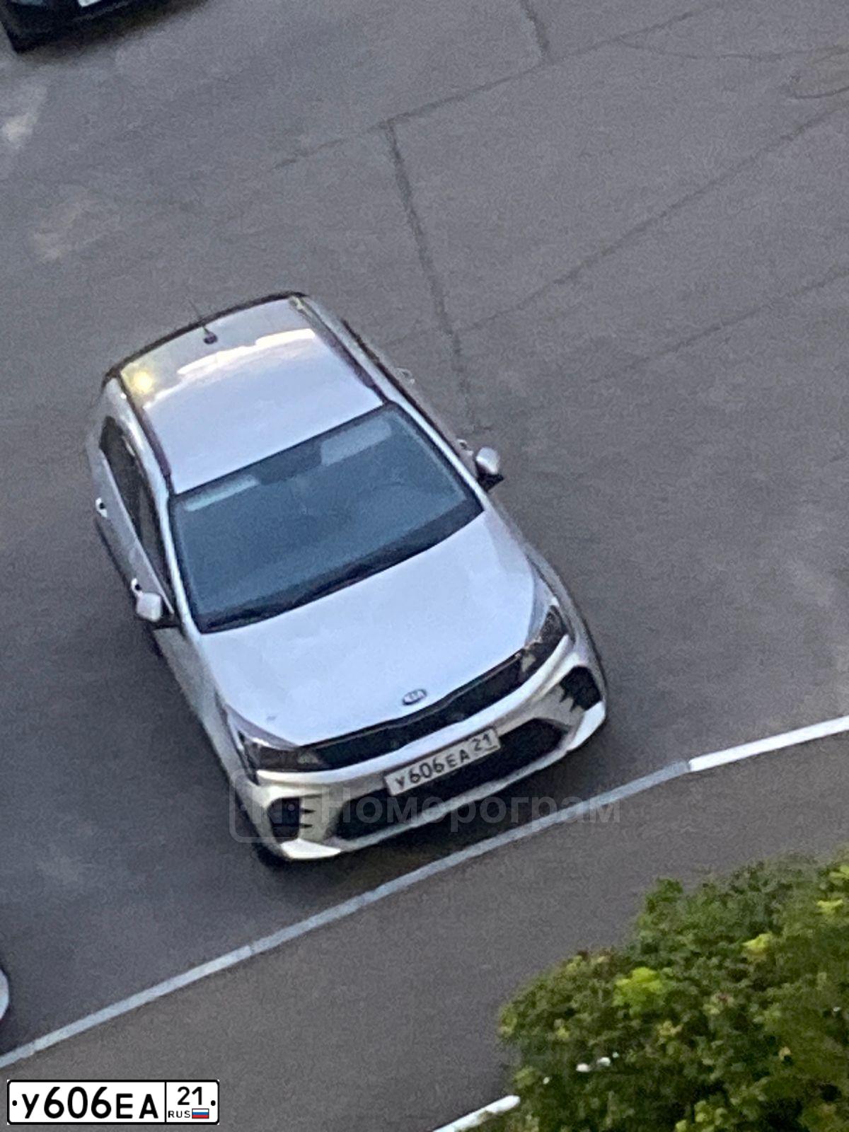 Фото автомобиля KIA RIO, 2013 — госномер У606ЕА21. Цвет: голубой