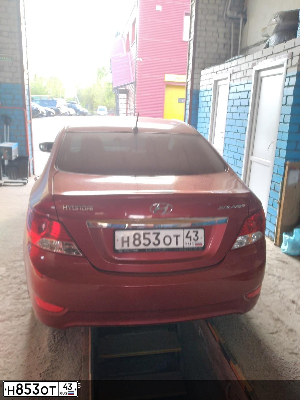 Фото автомобиля HYUNDAI SOLARIS, 2013 — госномер Н853ОТ43. Цвет: КРАСНЫЙ ГРАНАТ