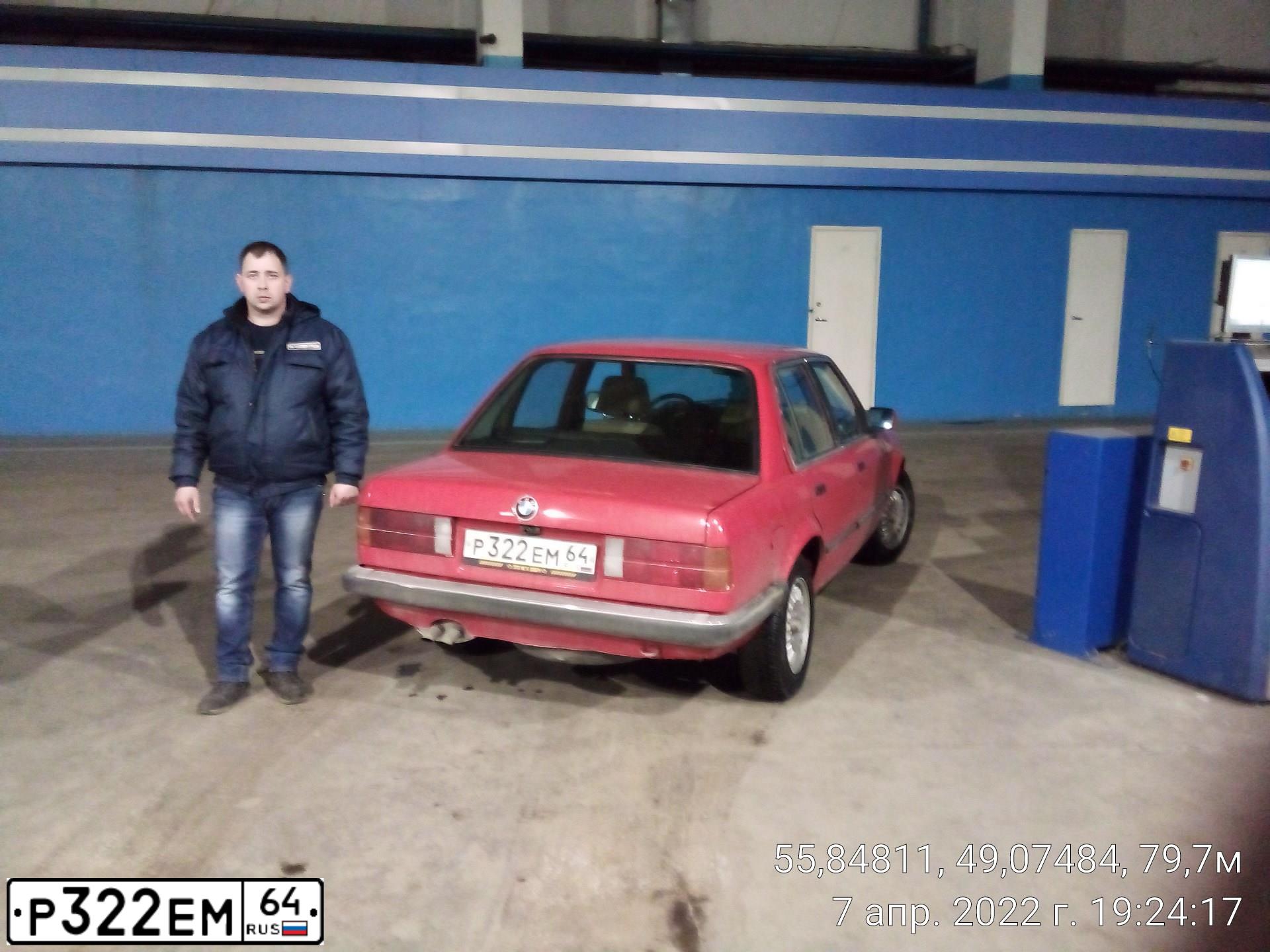 Фото автомобиля LADA 2112, 2004 — госномер Р322ЕМ64. Цвет: СВЕТЛО СЕРЕБРИСТЫЙ МЕТАЛЛ