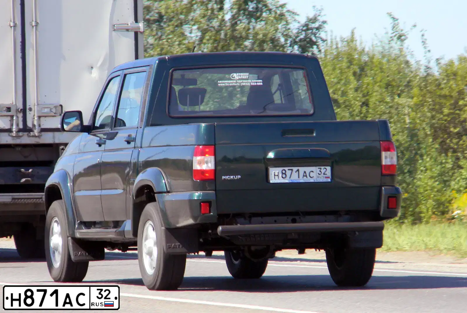 Фото автомобиля UAZ 2363 PICKUP, 2015 — госномер Н871АС32. Цвет: АМУЛЕТ МЕТАЛЛИК