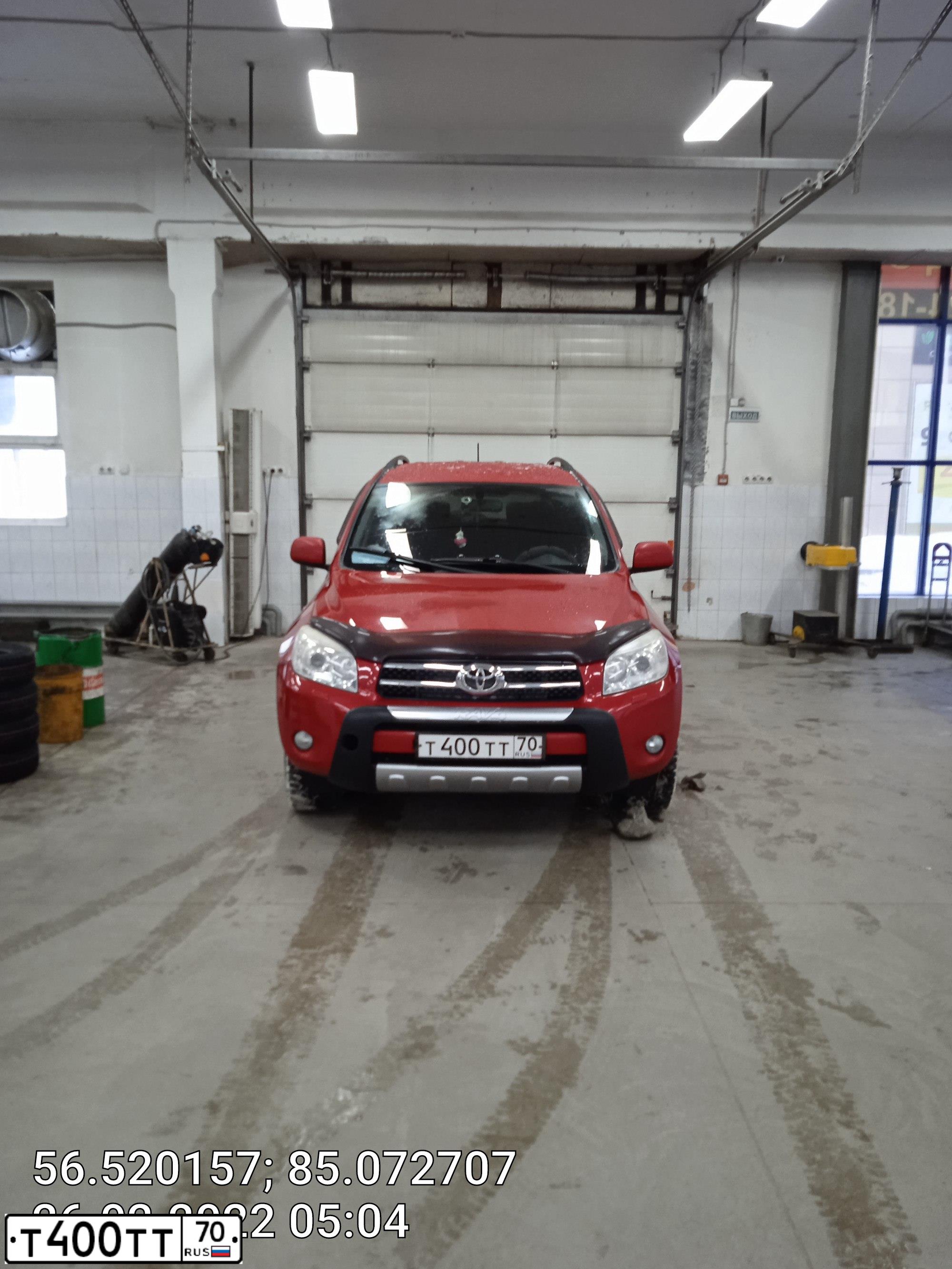 Фото автомобиля TOYOTA RAV4, 2007 — госномер Е400ОО70. Цвет: КРАСНЫЙ