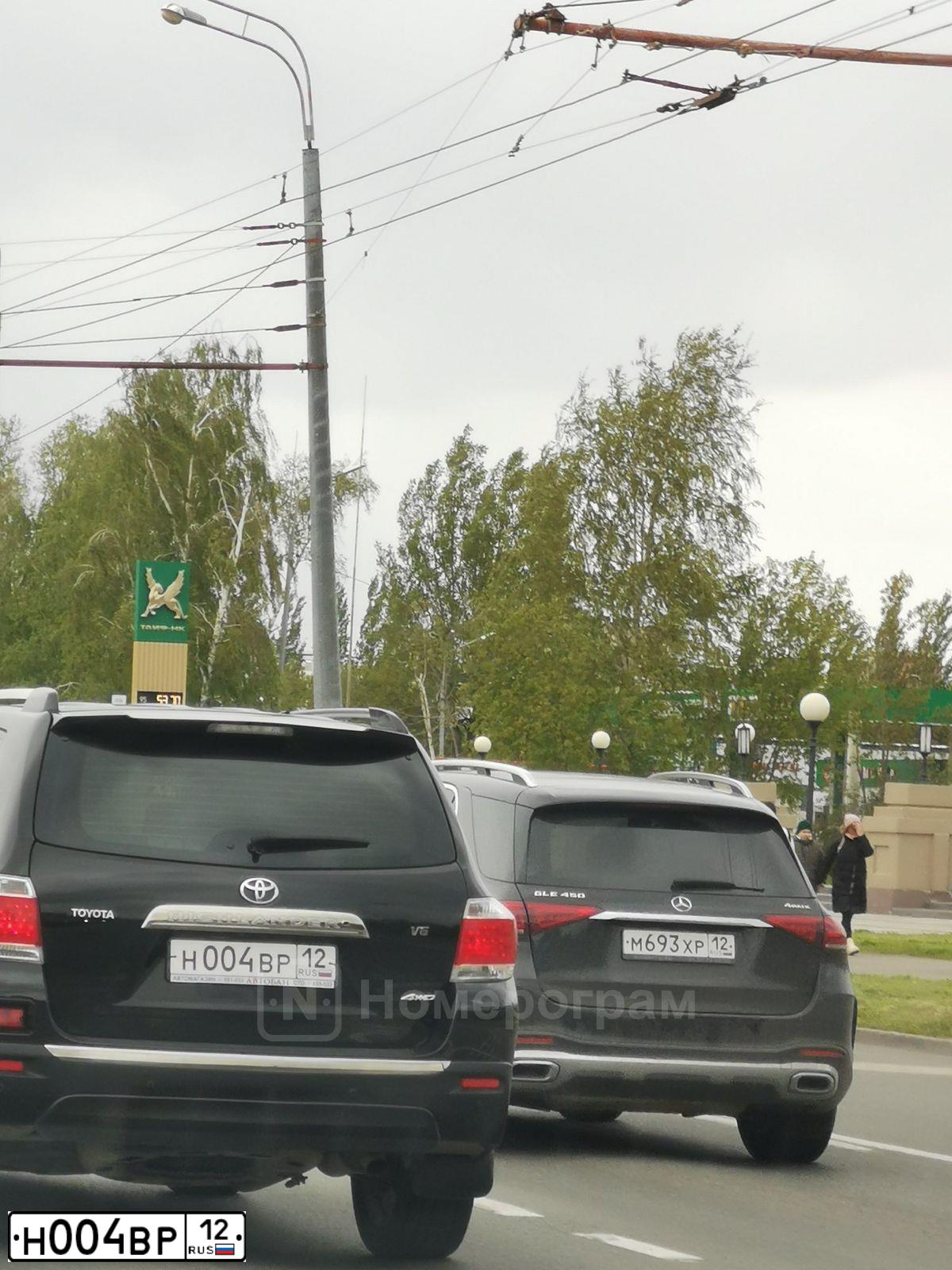 Фото автомобиля TOYOTA HIGHLANDER, 2013 — госномер Н004ВР12. Цвет: ЧЕРНЫЙ