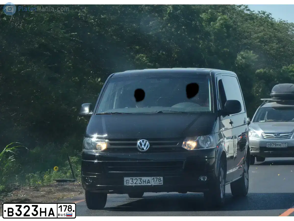Фото автомобиля VOLKSWAGEN CARAVELLE, 2011 — госномер В323НА178. Цвет: ЧЕРНЫЙ