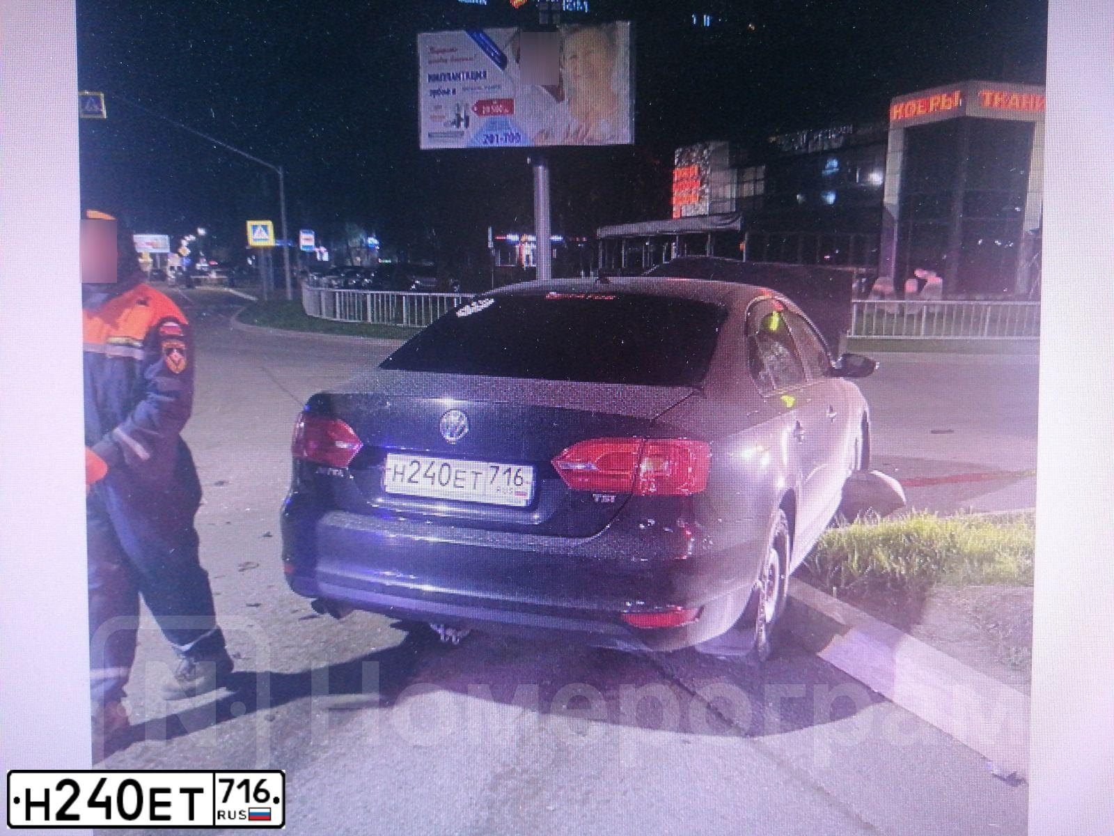 Фото автомобиля VOLKSWAGEN JETTA, 2012 — госномер Н240ЕТ716. Цвет: ЧЕРНЫЙ