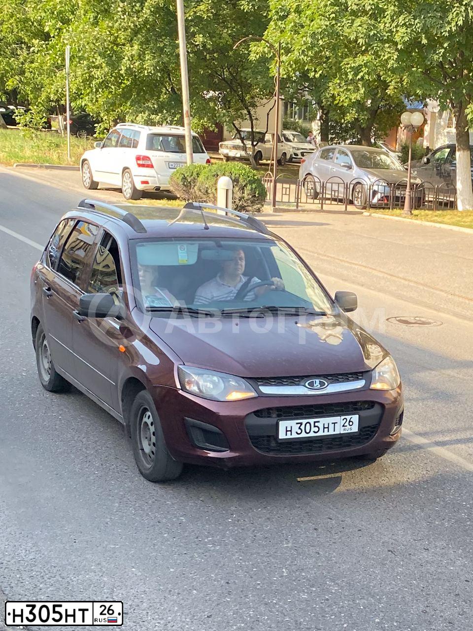 Фото автомобиля LADA 2194 KALINA, 2013 — госномер Н305НТ26. Цвет: ТЕМНО-ВИШНЕВЫЙ