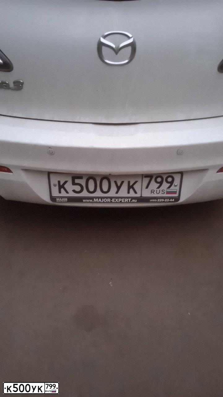Фото автомобиля MAZDA 3, 2011 — госномер К500УК799. Цвет: Белый