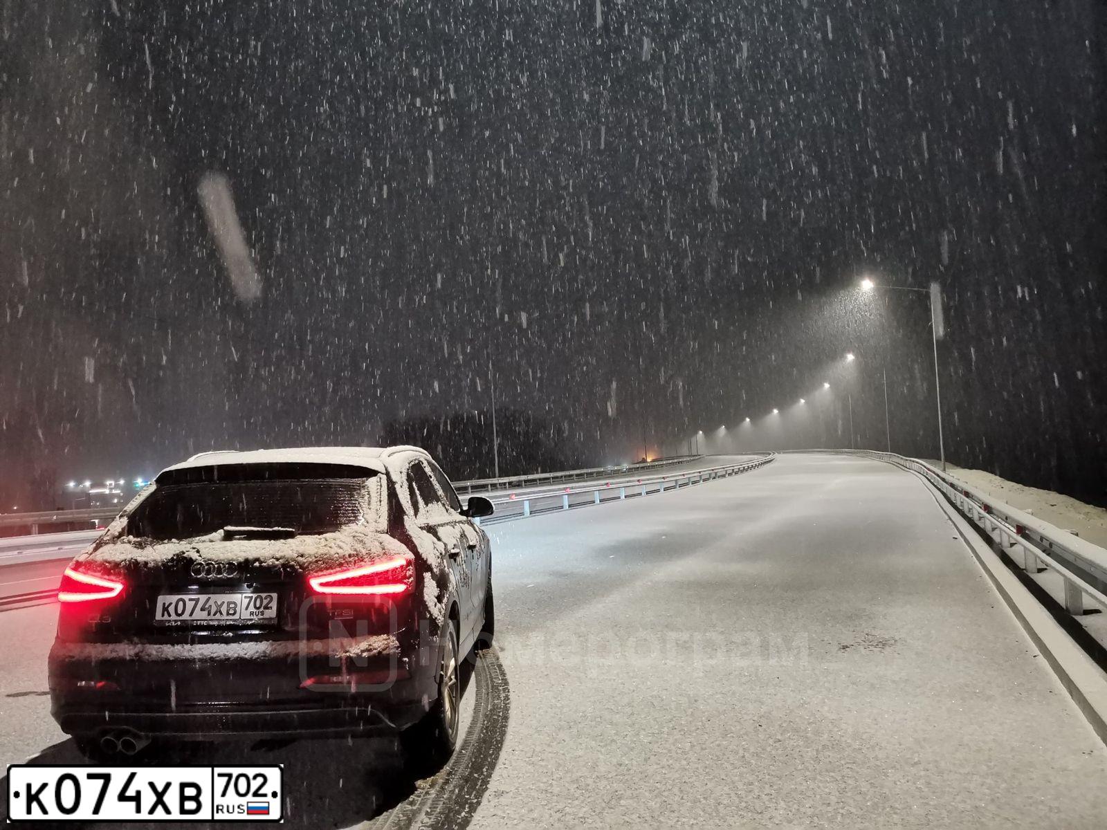 Фото автомобиля AUDI Q3, 2013 — госномер Х075СА56. Цвет: Темно-синий
