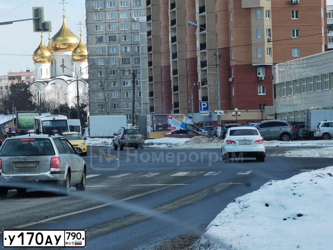 Фото автомобиля MERCEDES E-KLASSE, 2016 — госномер У170АУ790. Цвет: Белый