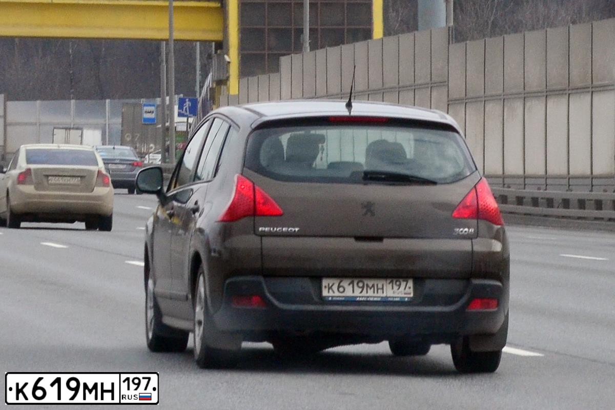 Фото автомобиля ПЕЖО 3008, 2011 — госномер У435АТ977. Цвет: Коричневый