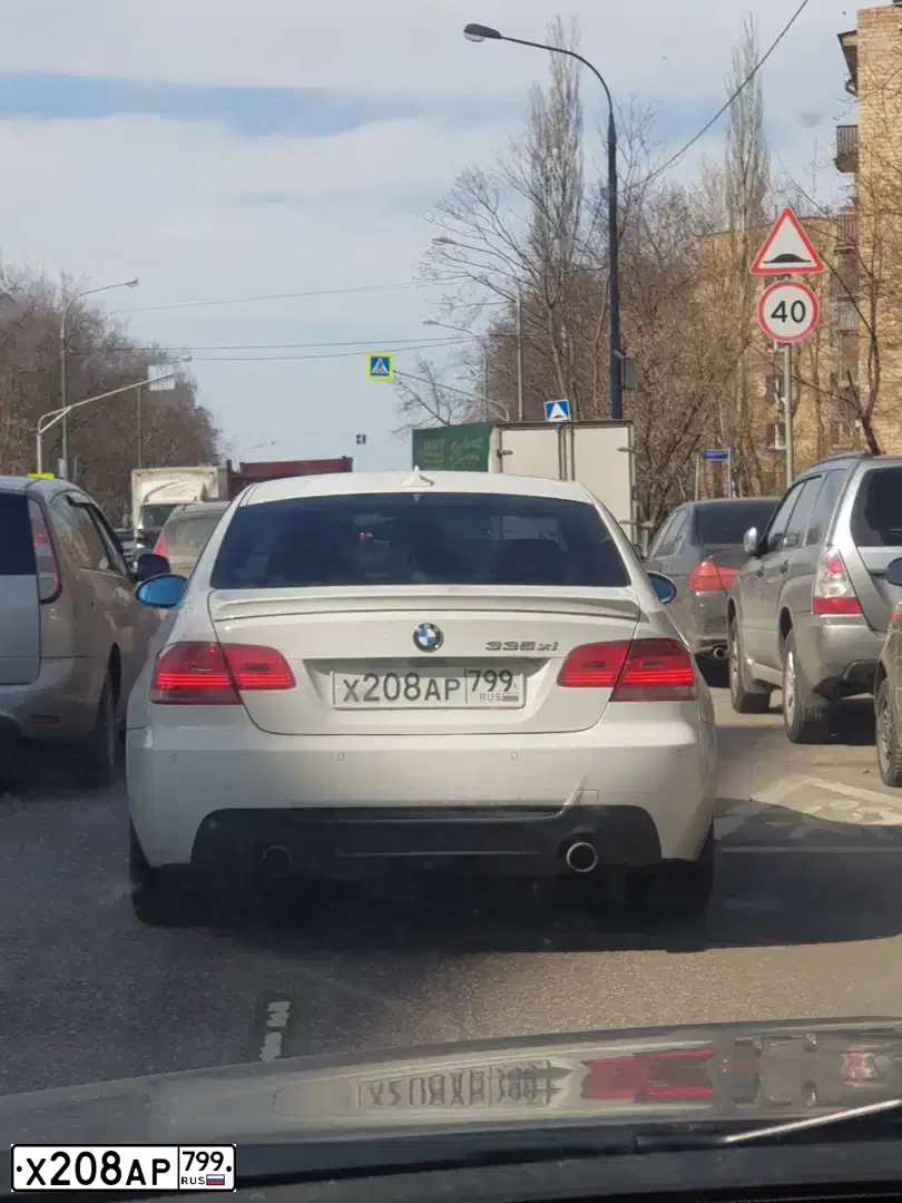 Фото автомобиля BMW SERIE 3, 2008 — госномер Х208АР799. Цвет: Белый