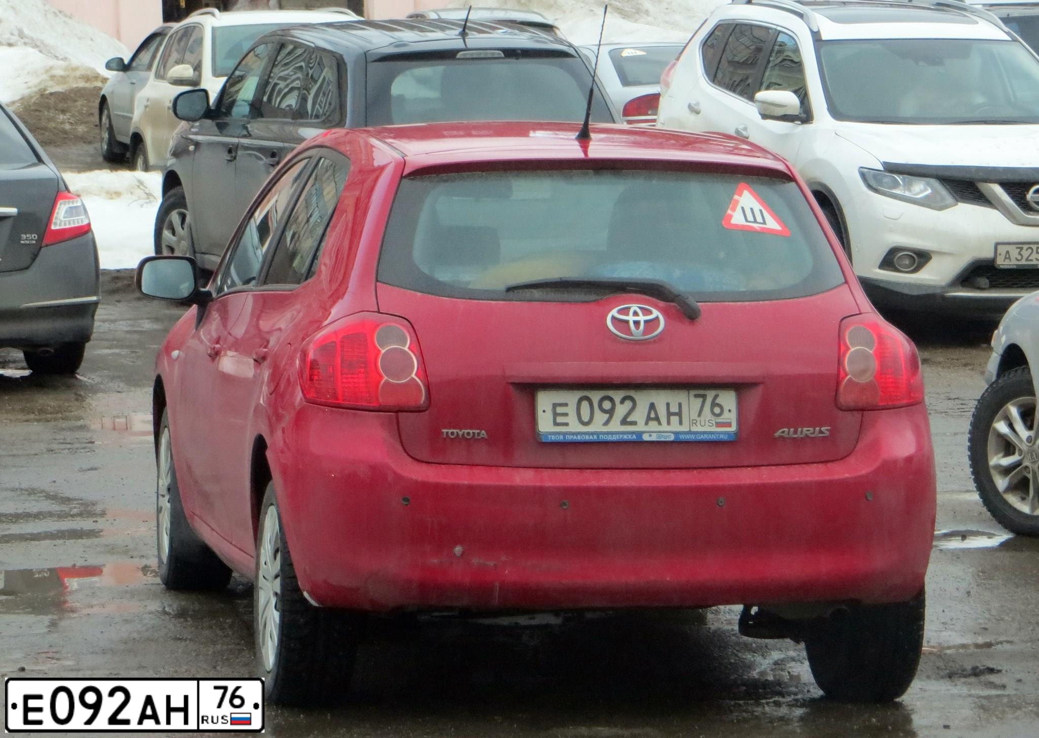 Фото автомобиля TOYOTA AURIS, 2008 — госномер Е092АН76. Цвет: КРАСНЫЙ