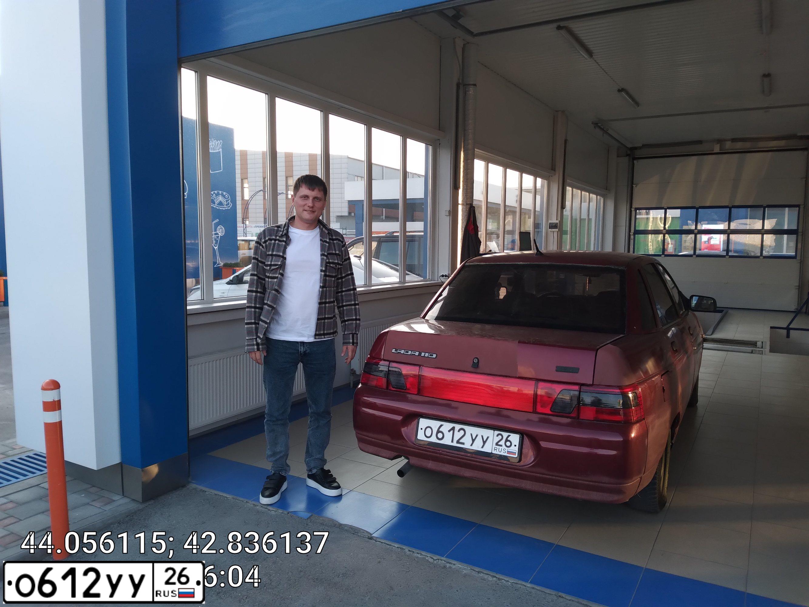 Фото автомобиля LADA 2110, 2001 — госномер О612УУ26. Цвет: КРАСНЫЙ