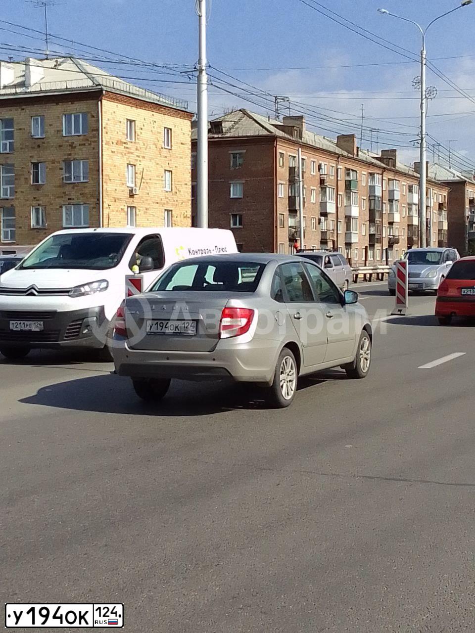 Фото автомобиля LADA 2190 GRANTA, 2019 — госномер У194ОК124. Цвет: Серебристо-серый