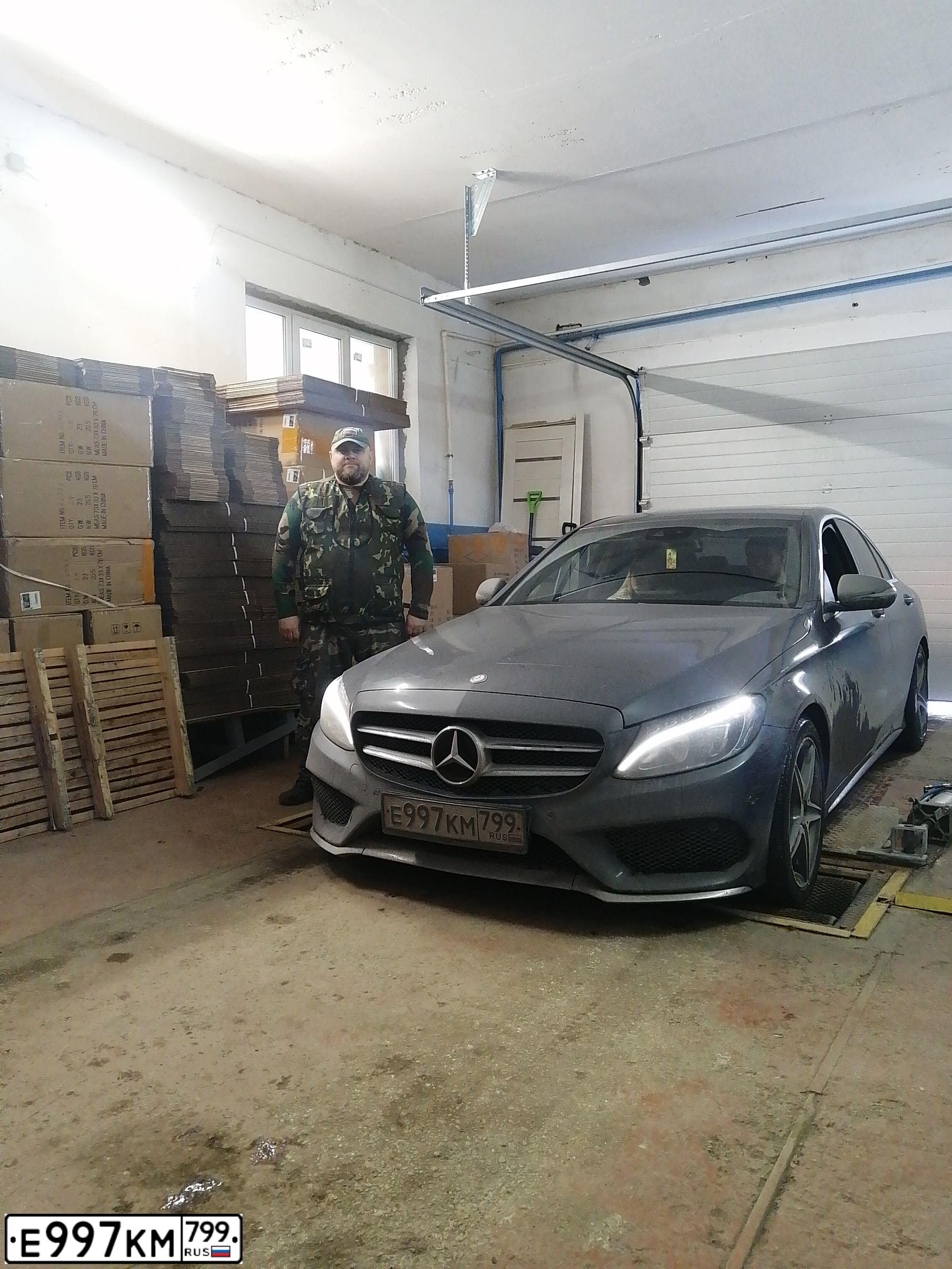 Фото автомобиля MERCEDES-BENZ C180, 2015 — госномер У485ОВ198. Цвет: СЕРЫЙ