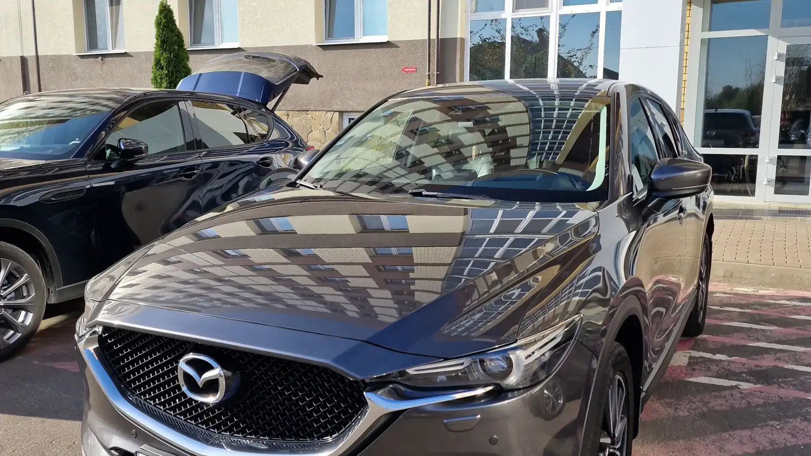 Фото автомобиля MAZDA CX-5, 2018 — госномер Р235ЕА32. Цвет: ТЕМНО-СЕРЫЙ