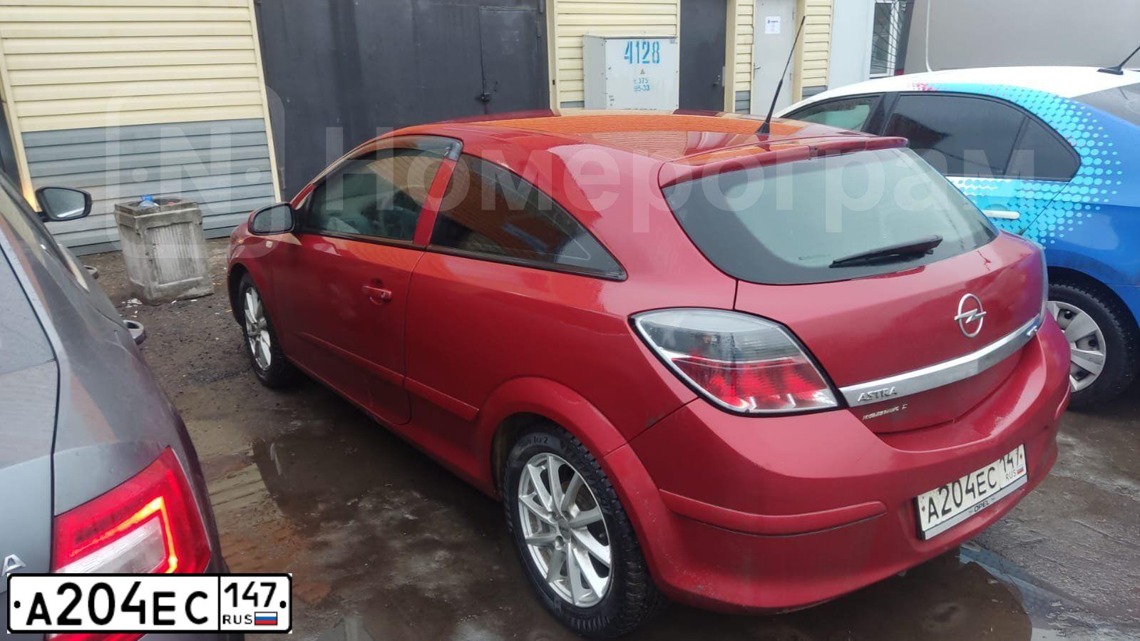 Фото автомобиля OPEL ASTRA, 2006 — госномер А204ЕС147. Цвет: БОРДОВЫЙ