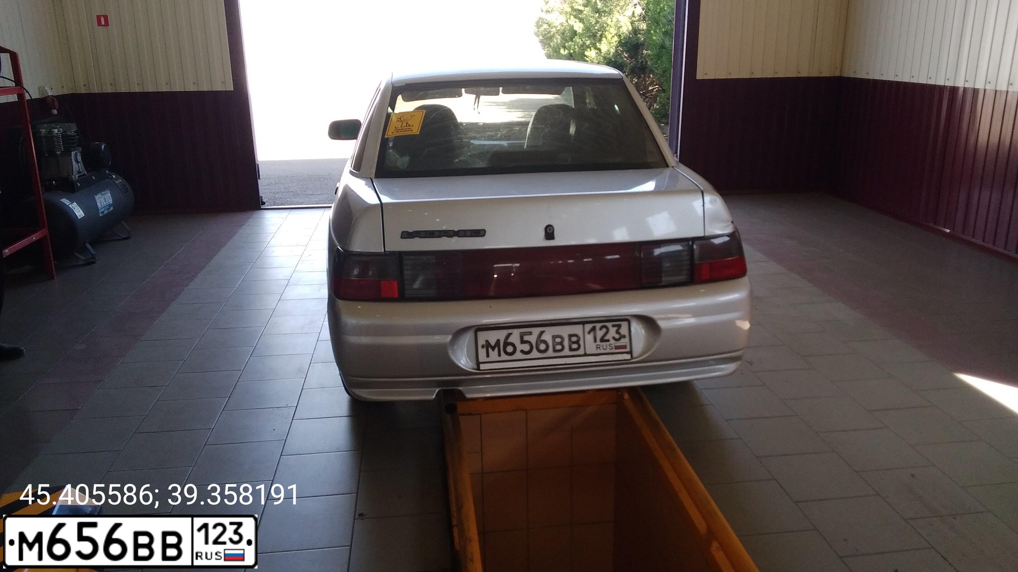 Фото автомобиля LADA 2110, 2004 — госномер М656ВВ123. Цвет: СВ СЕРЕБРИСТЫЙ МЕТАЛЛ