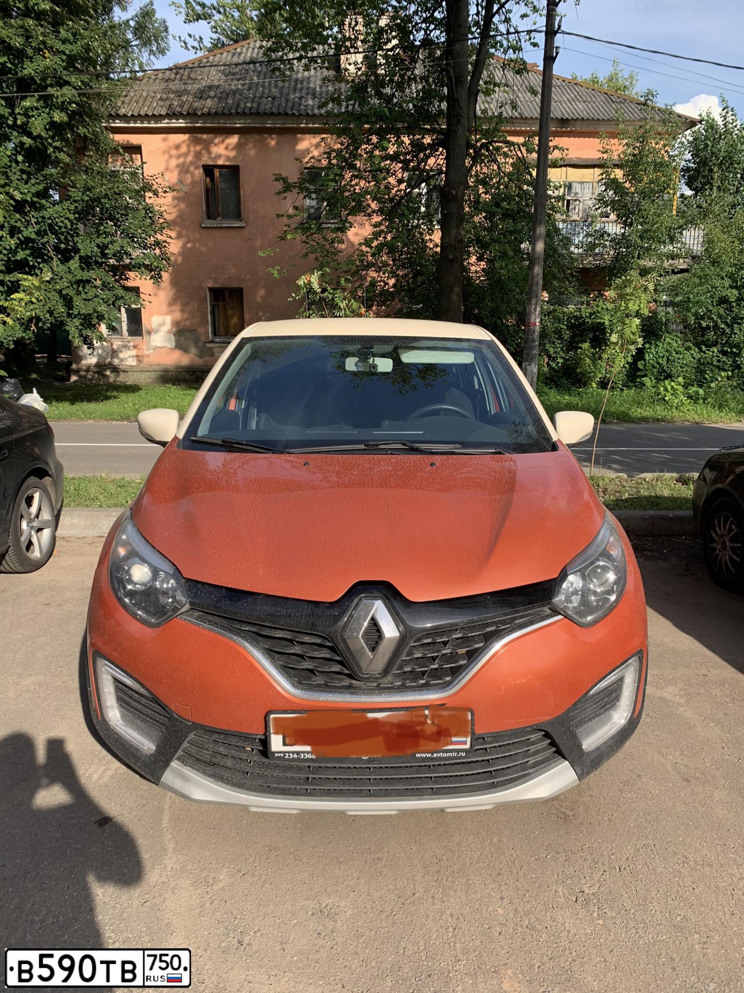 Фото автомобиля RENAULT KAPTUR, 2018 — госномер В590ТВ750. Цвет: Оранжевый светло-бежевый