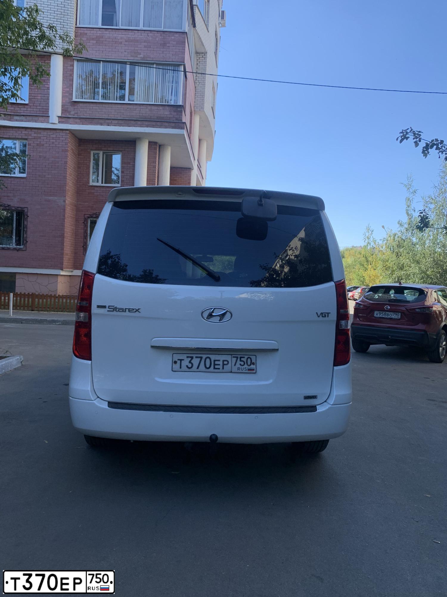 Фото автомобиля HYUNDAI GRAND STAREX, 2014 — госномер Т370ЕР750. Цвет: Белый