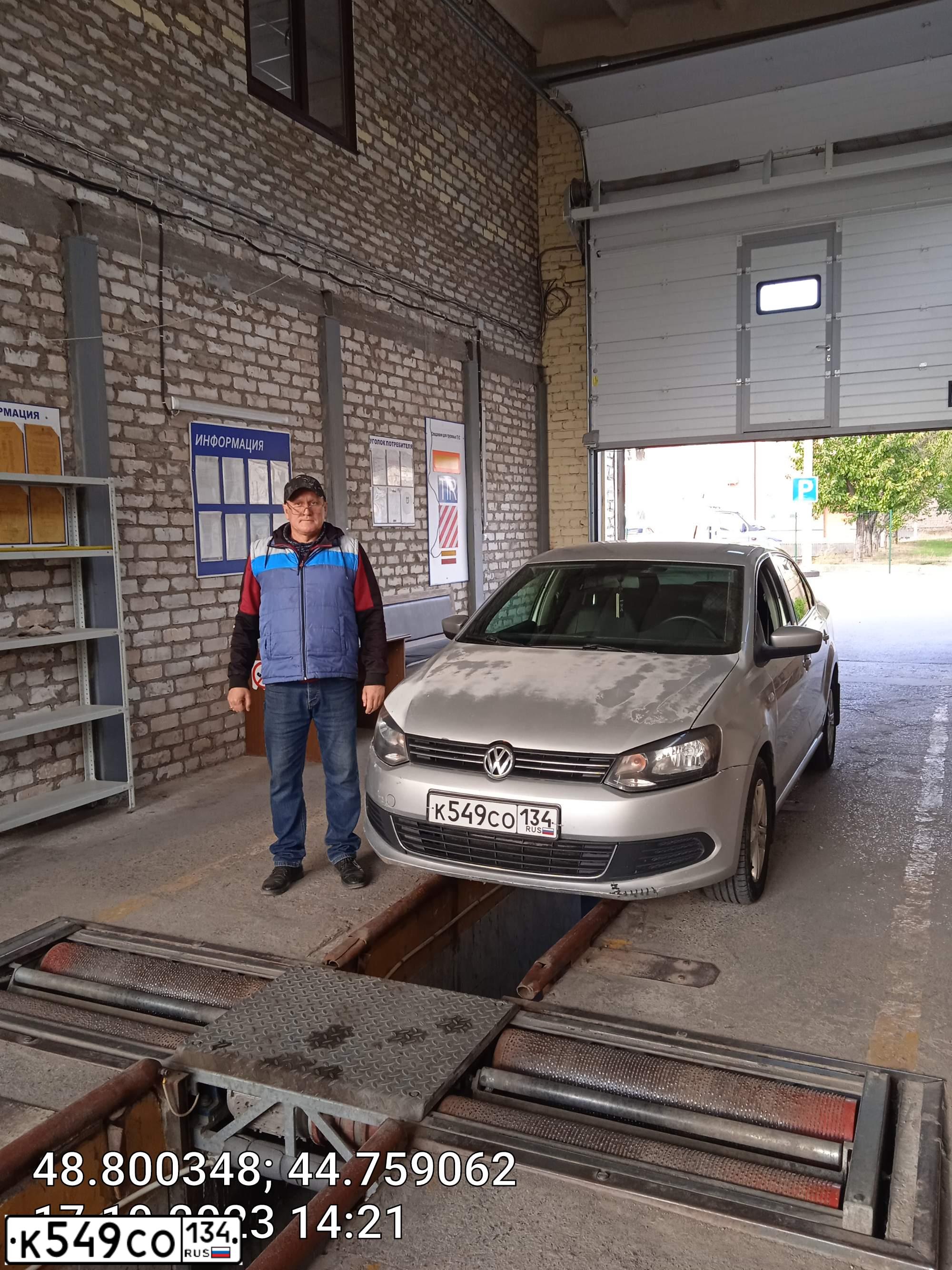 Фото автомобиля VOLKSWAGEN POLO, 2012 — госномер К549СО134. Цвет: Серебристый