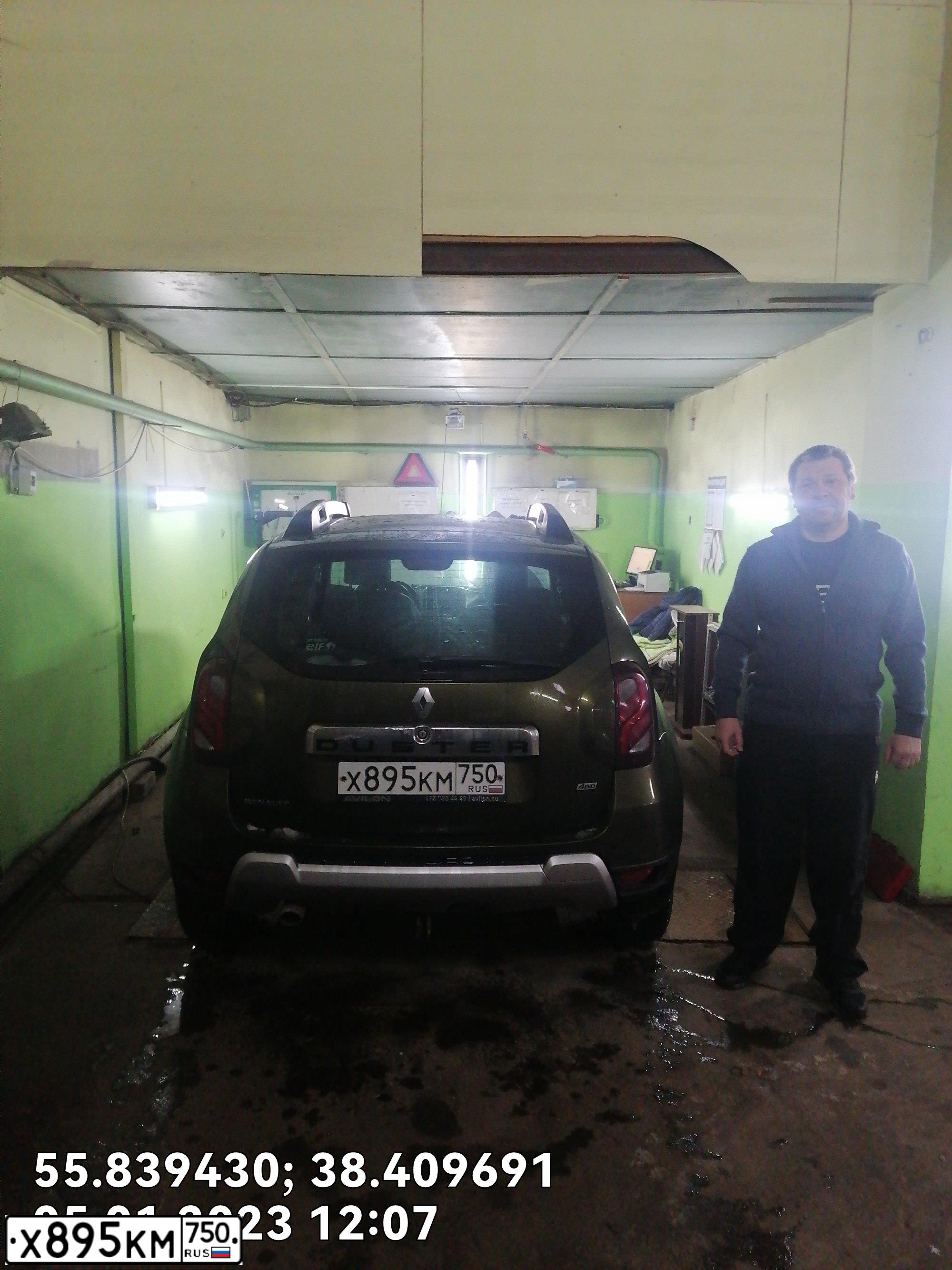 Фото автомобиля RENAULT DUSTER, 2015 — госномер А350НА797. Цвет: ЗЕЛЕНЫЙ
