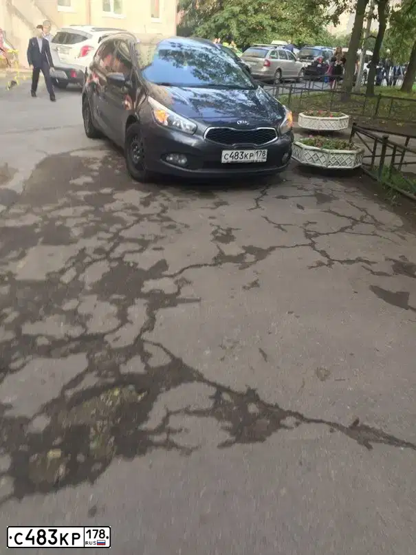Фото автомобиля KIA CEE'D, 2015 — госномер С483КР178. Цвет: СЕРЫЙ
