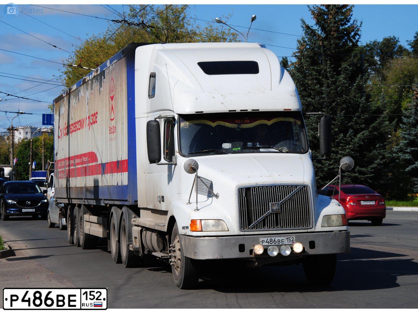 Фото автомобиля VOLVO SERIE VNL /6X4/, 2002 — госномер В210ЕХ09. Цвет: Белый