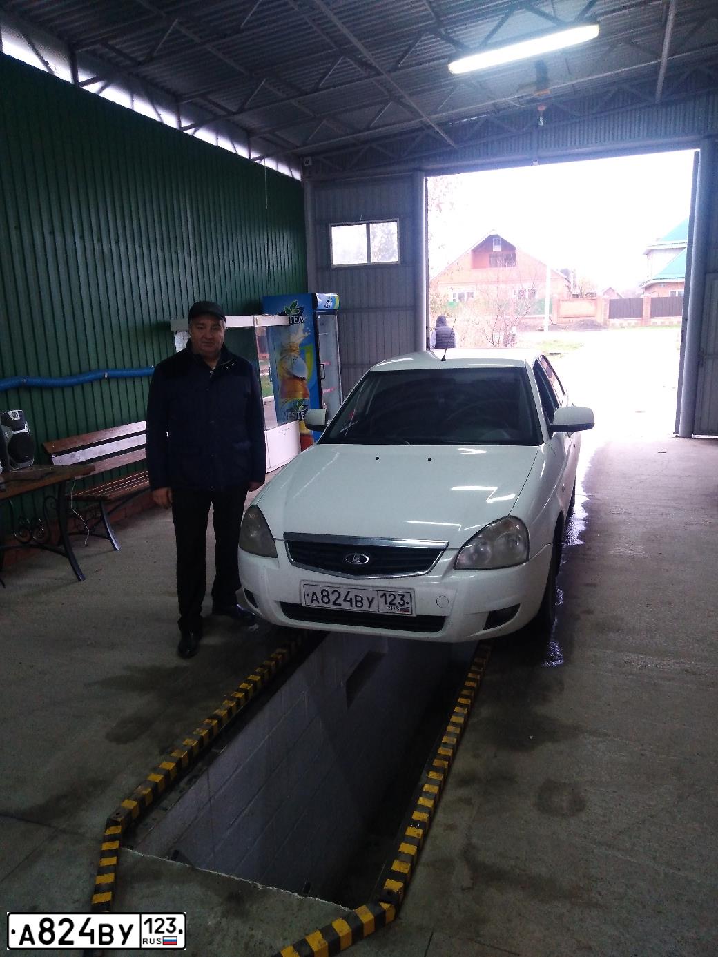 Фото автомобиля LADA 2170 PRIORA, 2012 — госномер Х500РВ193. Цвет: Белый