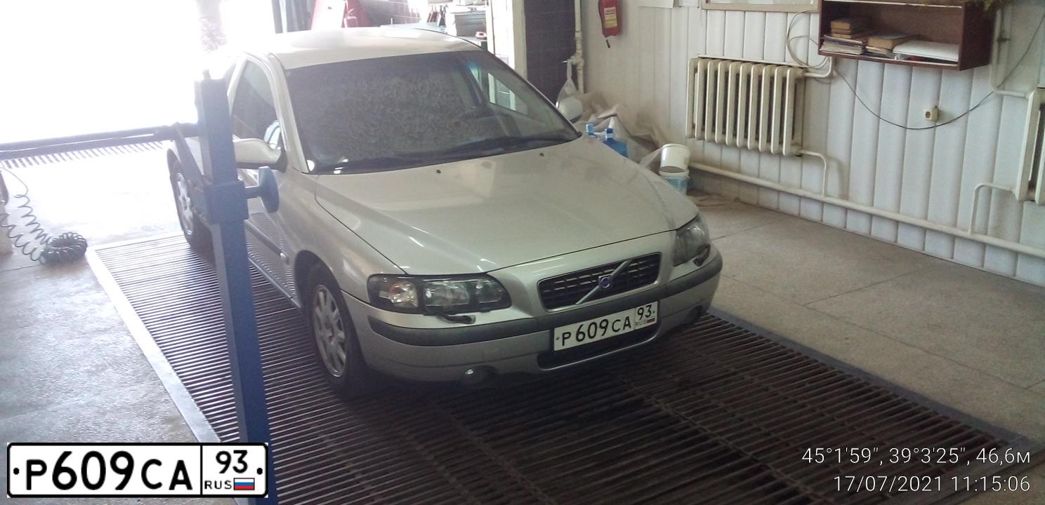 Фото автомобиля VOLVO S60, 2002 — госномер Р609СА93. Цвет: Серебристый
