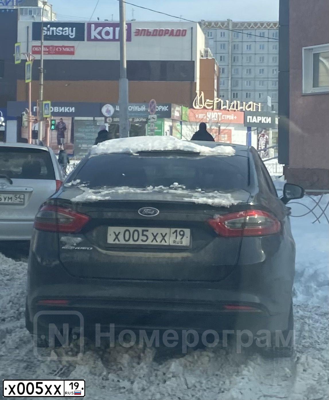 Фото автомобиля KIA RIO, 2015 — госномер Х005ХХ19. Цвет: ЧЕРНЫЙ