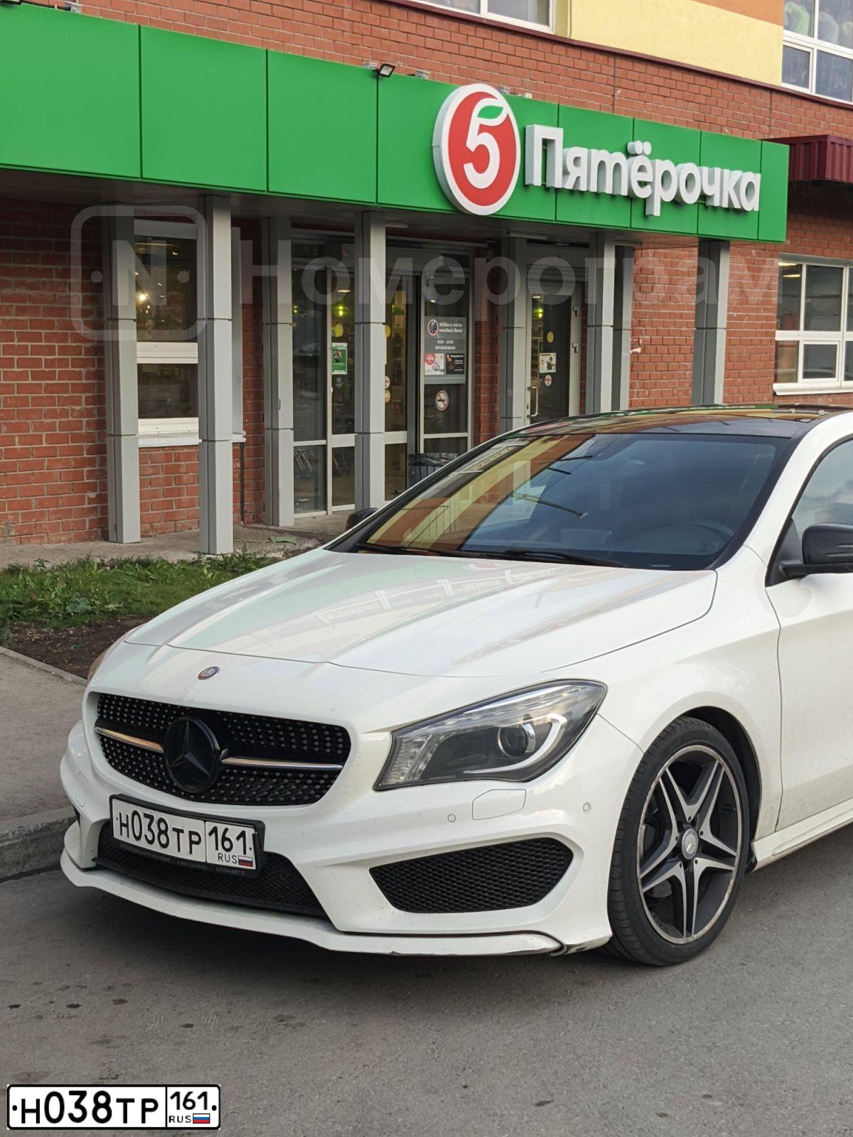 Фото автомобиля MERCEDES CLA-KLASSE, 2013 — госномер Н038ТР161. Цвет: Белый