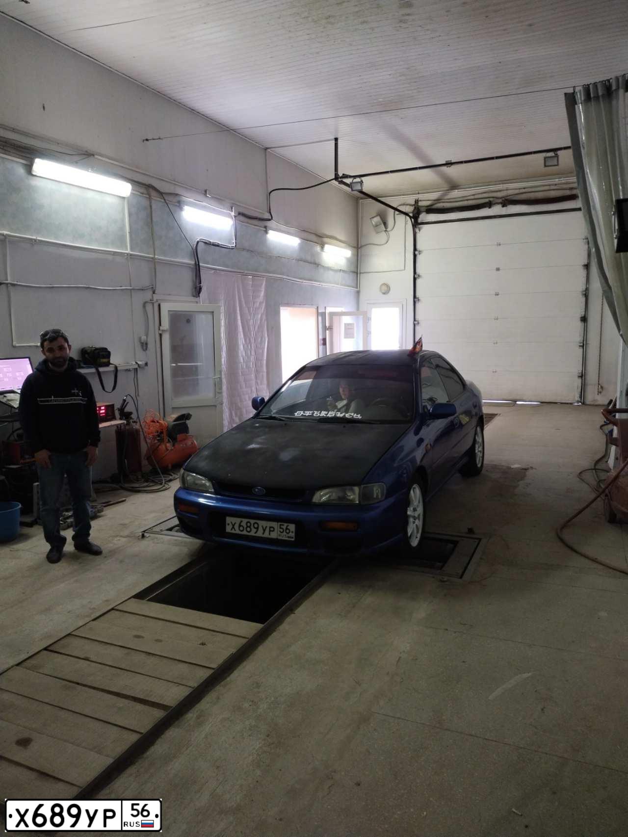 Фото автомобиля SUBARU IMPREZA, 1995 — госномер М454ВЕ156. Цвет: синий