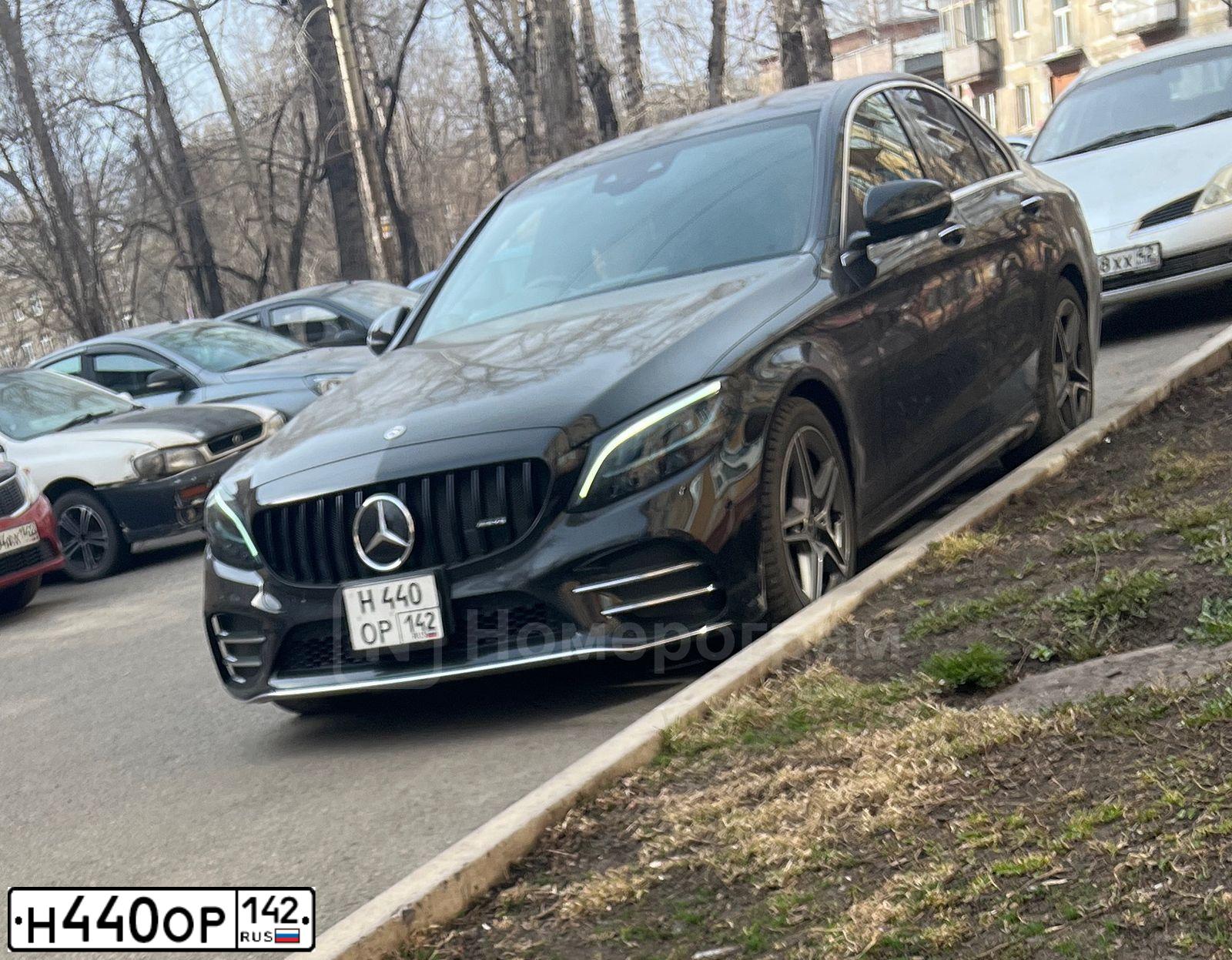 Фото автомобиля MERCEDES-BENZ MERCEDES - BENZ C180, 2018 — госномер Н440ОР142. Цвет: Черный