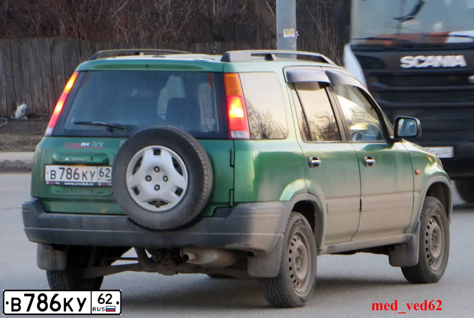 Фото автомобиля KAMAZ 53215 /6X4/, 2002 — госномер В786КУ62. Цвет: СЕРЫЙ