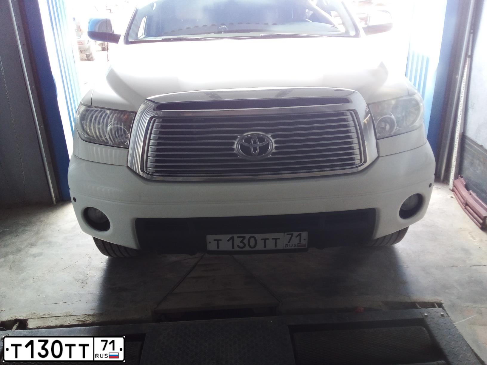 Фото автомобиля TOYOTA HIGHLANDER, 2013 — госномер Е005СА35. Цвет: СЕРЕБРИСТЫЙ