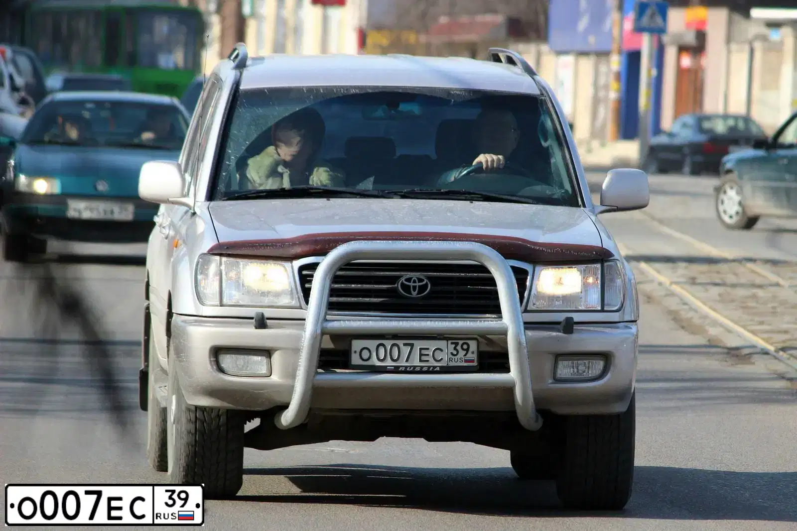 Фото автомобиля HYUNDAI H 1/H 100/STAREX, 2016 — госномер С816МС39. Цвет: СЕРЕБРИСТЫЙ