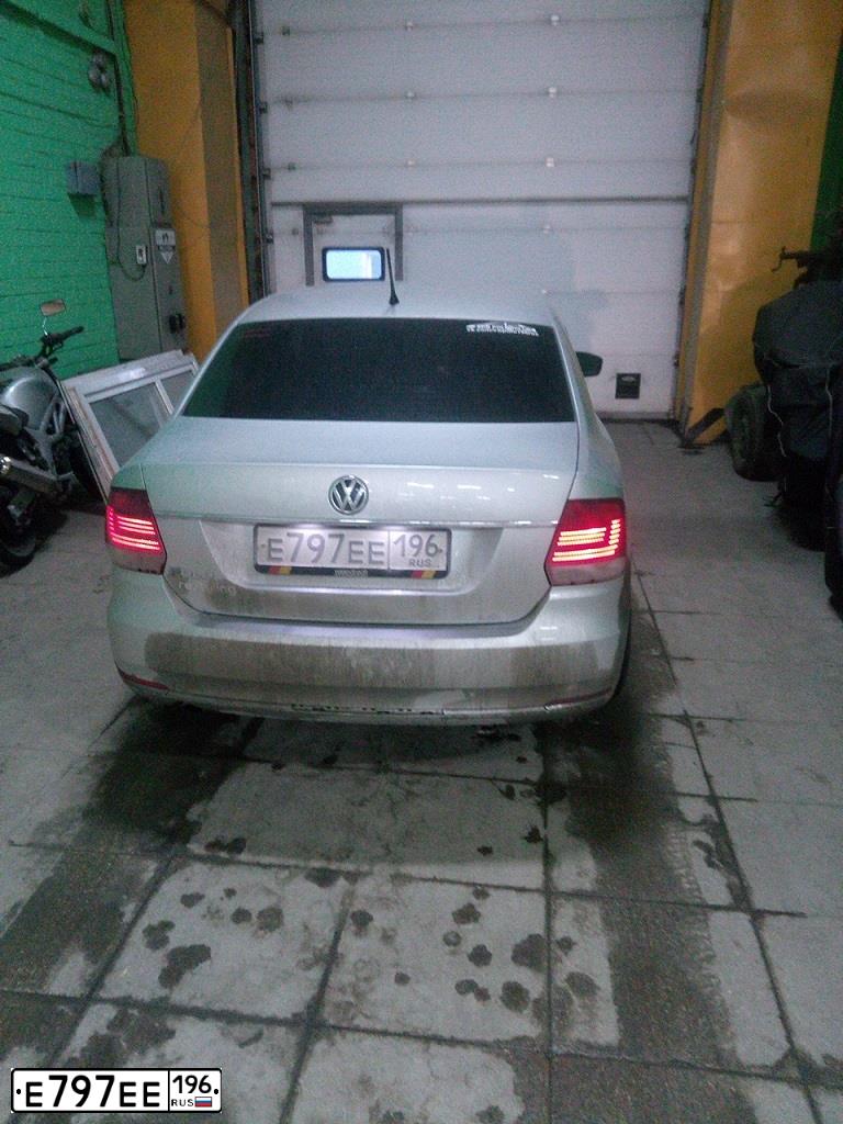 Фото автомобиля VOLKSWAGEN POLO, 2015 — госномер Е797ЕЕ196. Цвет: СВЕТЛО-СЕРЫЙ