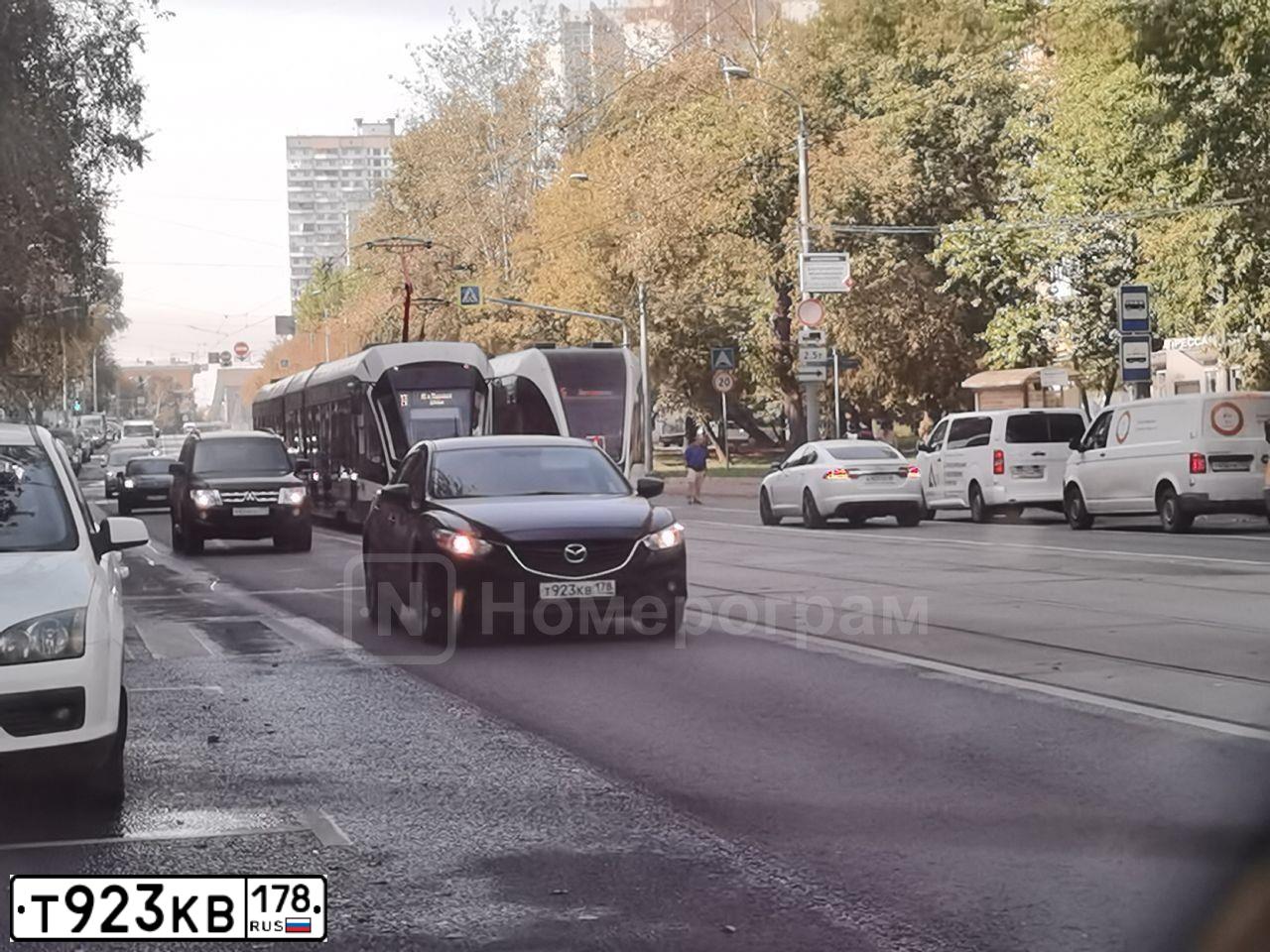 Фото автомобиля MAZDA 6, 2014 — госномер Е026КУ164. Цвет: ЧЕРНЫЙ