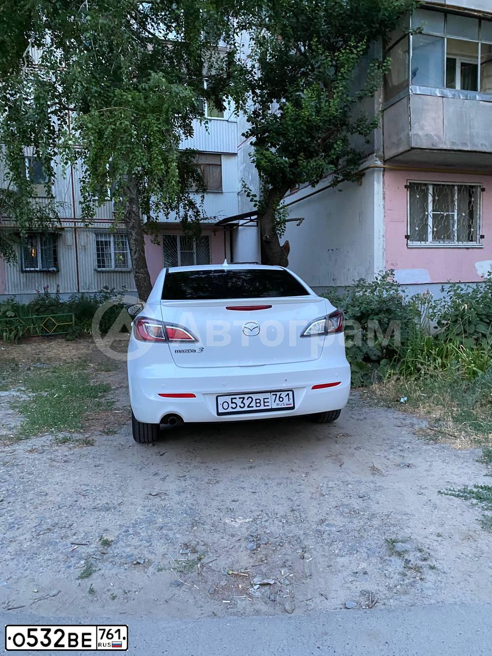 Фото автомобиля MAZDA 3, 2012 — госномер Н704РН161. Цвет: Белый